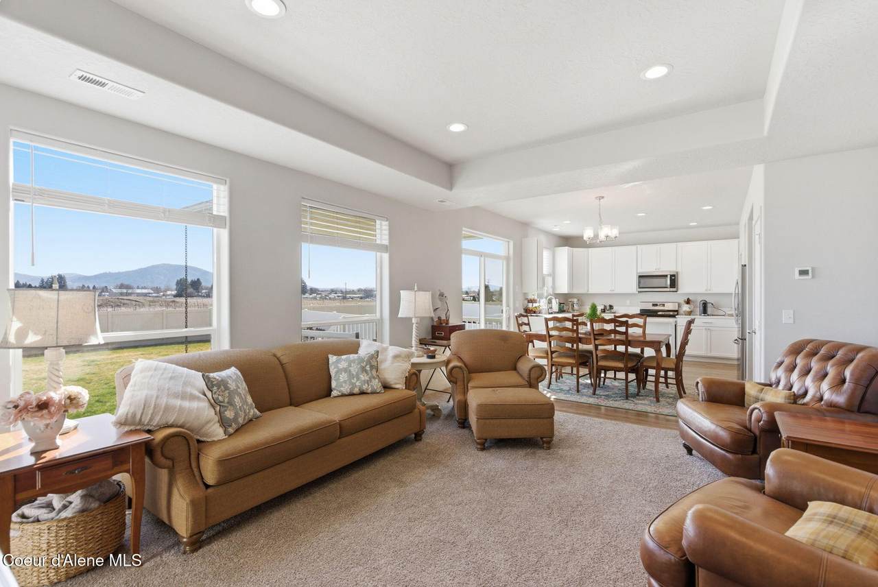 9798 Heston Loop - Photo 1