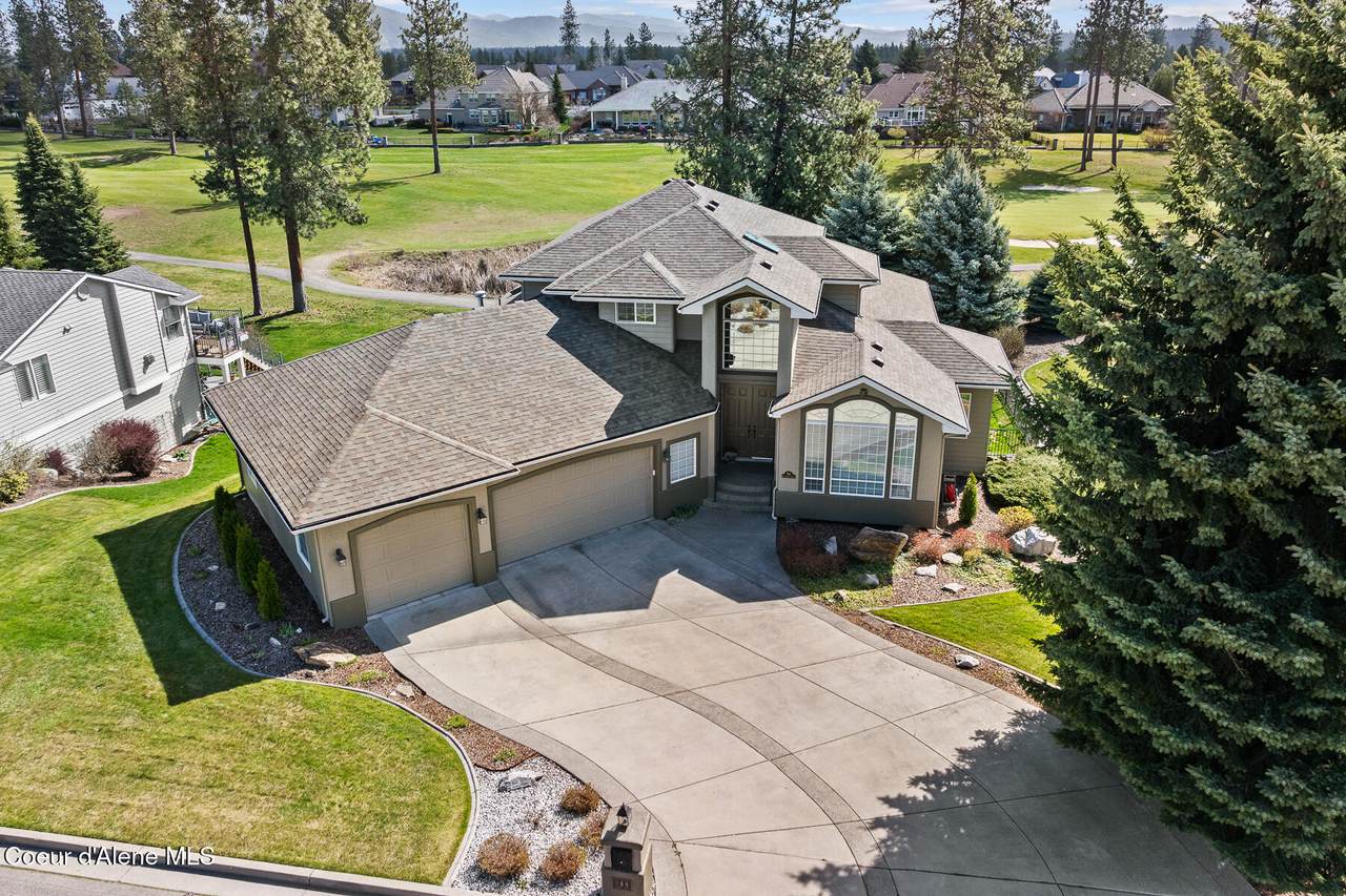 744 Dundee Dr - Photo 1
