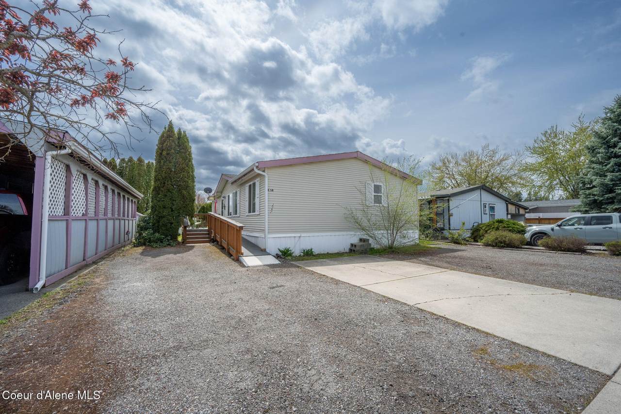 2082 Yorkshire Ave - Photo 1
