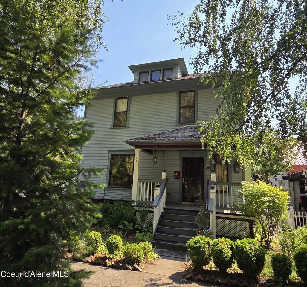 211 2nd St - Photo 1