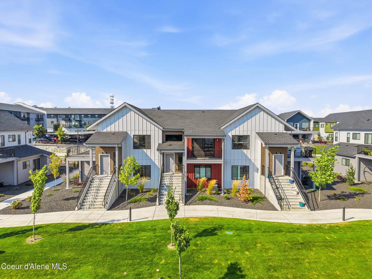 930 Railroad Ave - Photo 1