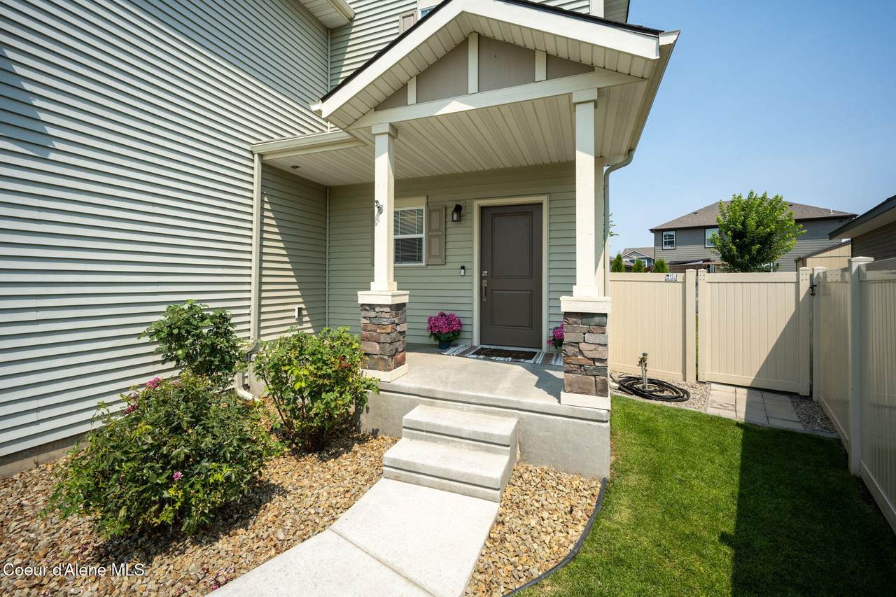 1596 Minam Loop - Photo 1