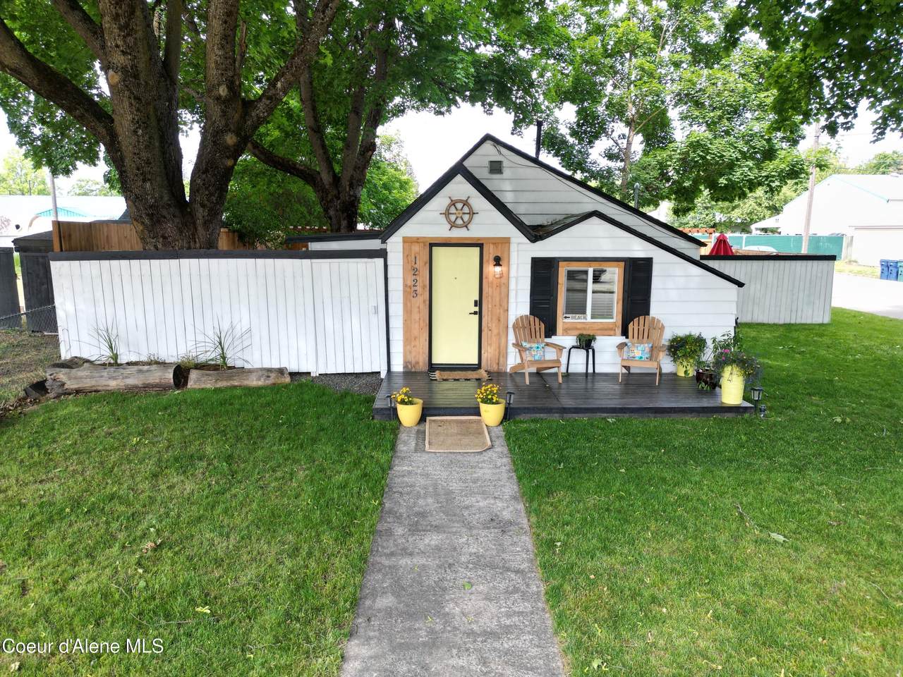 1223 1ST St - Photo 1