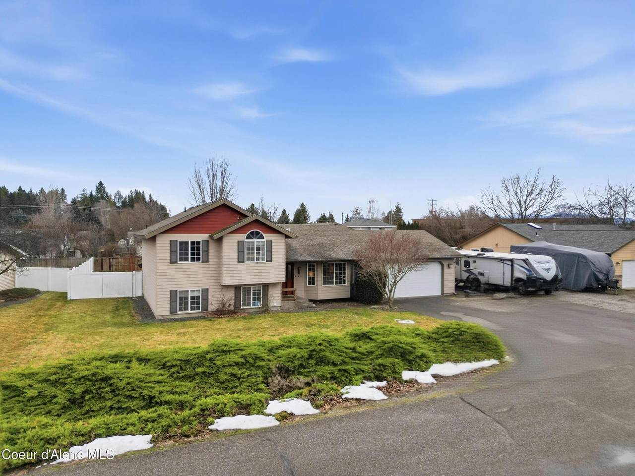 858 Maple Pl - Photo 1