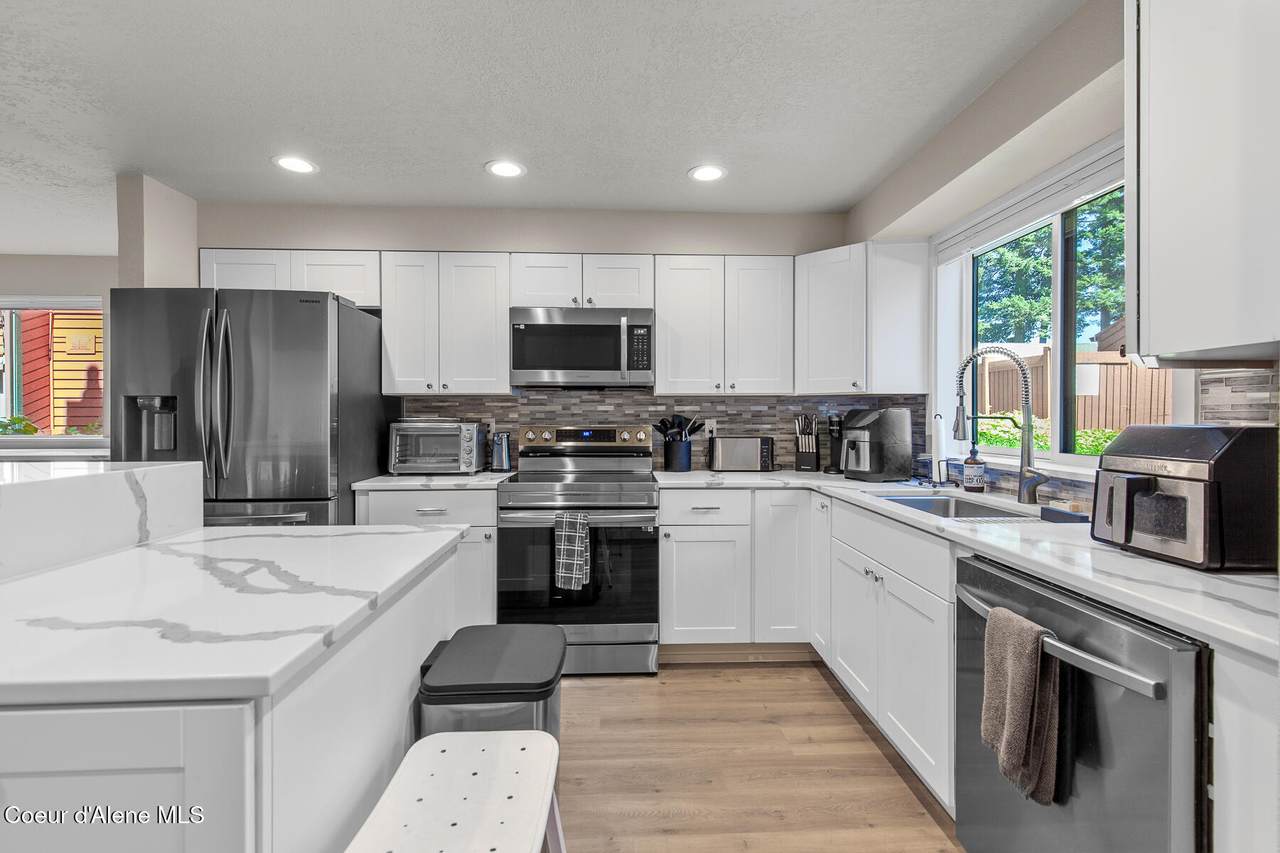 5299 Green Ct - Photo 1