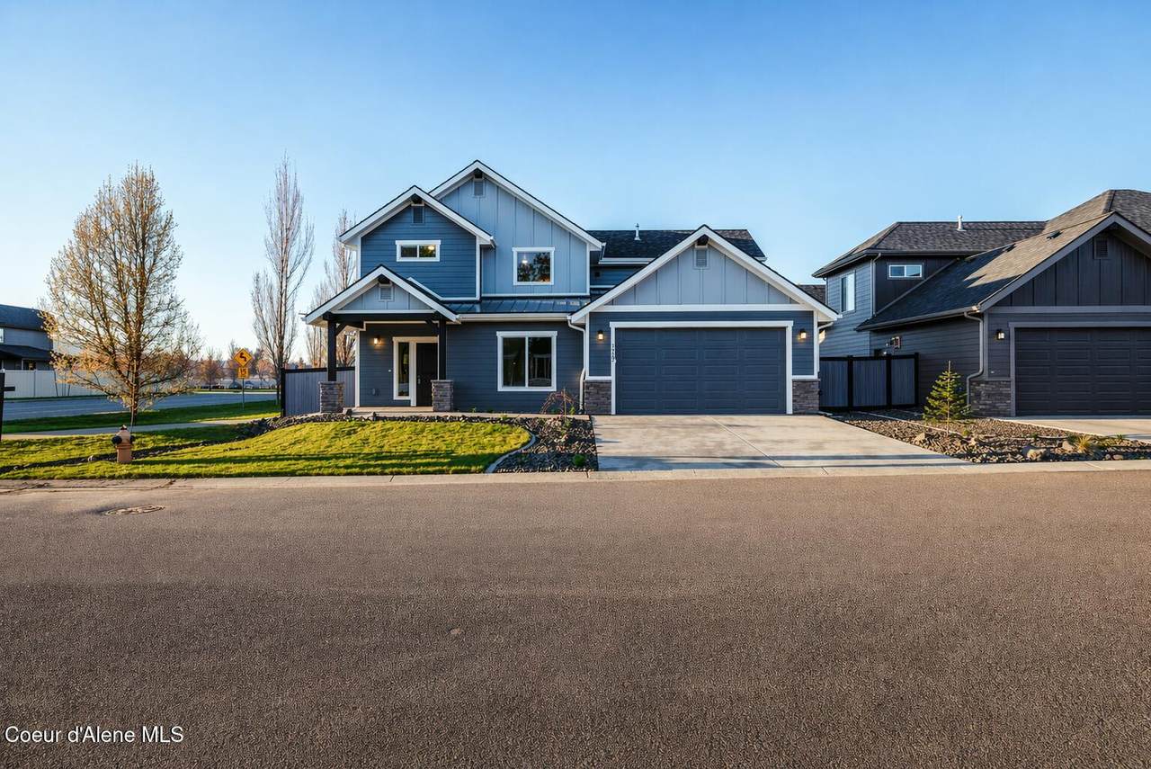 693 Monashee Ln - Photo 1