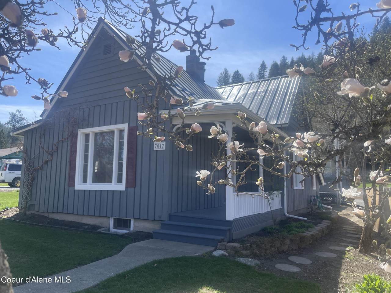 7042 Oak St. - Photo 1
