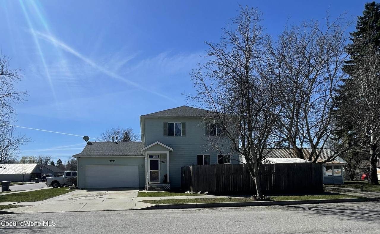1201 Spruce St - Photo 1