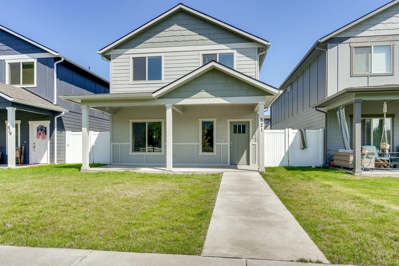 621 2ND Ave - Photo 1