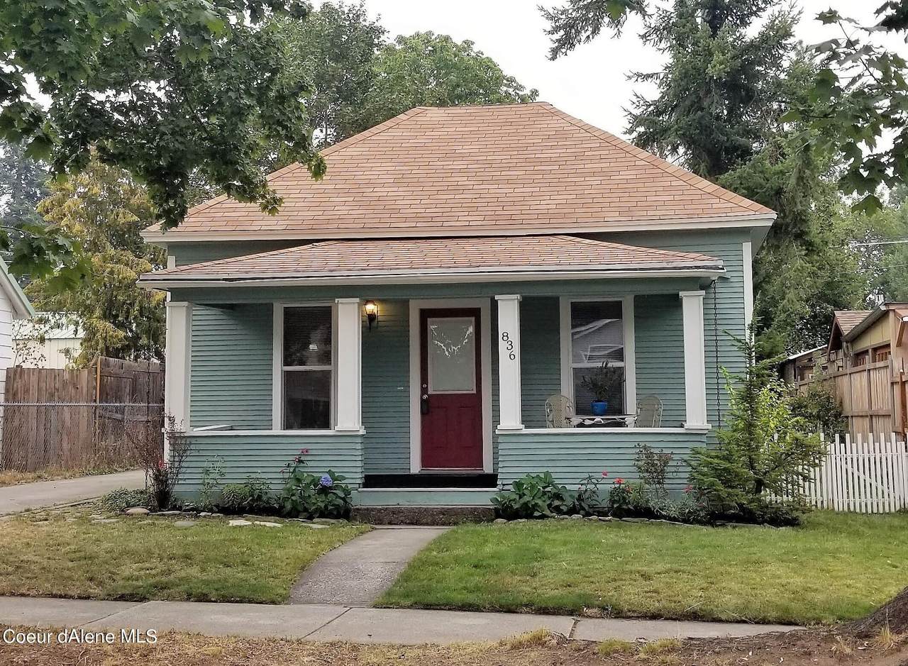 836 6TH St - Photo 1
