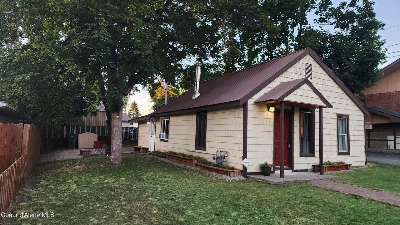 211 Birch Ave - Photo 1