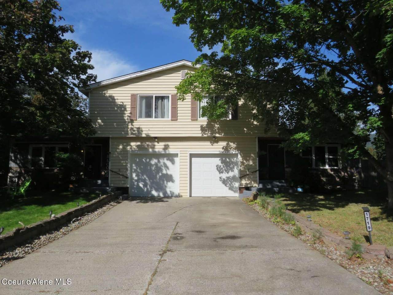 1717 Davis Ave - Photo 1