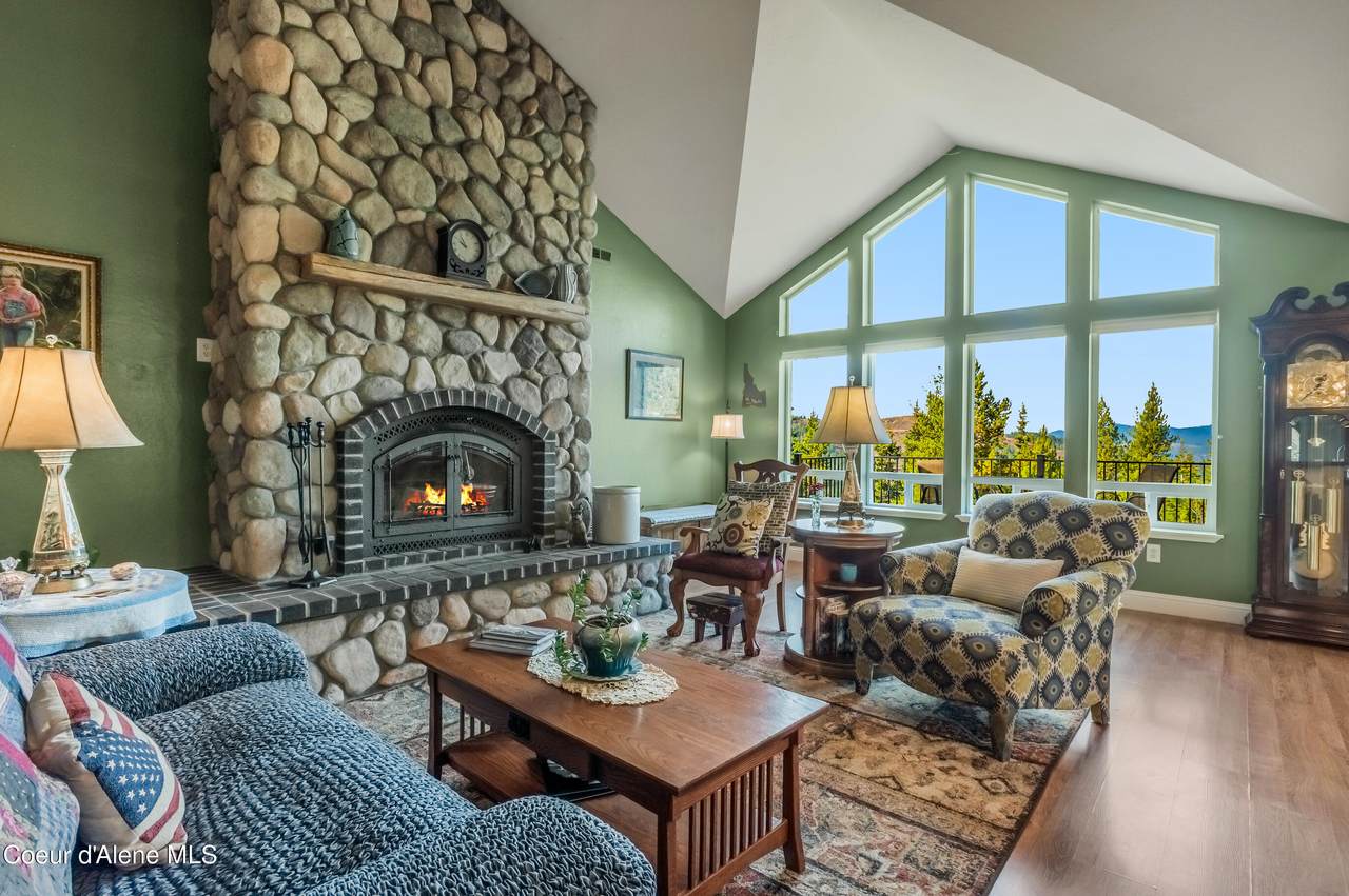 833 Drummond Peak Road - Photo 1