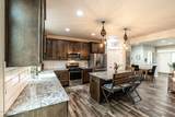 7028 Madellaine Dr - Photo 15