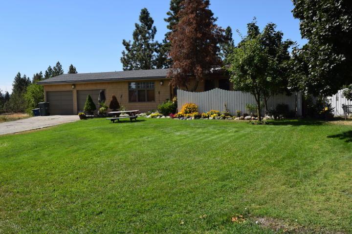 404 Montgomery Pl - Photo 1