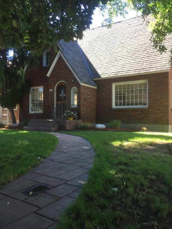 910 Sherman Ave - Photo 1
