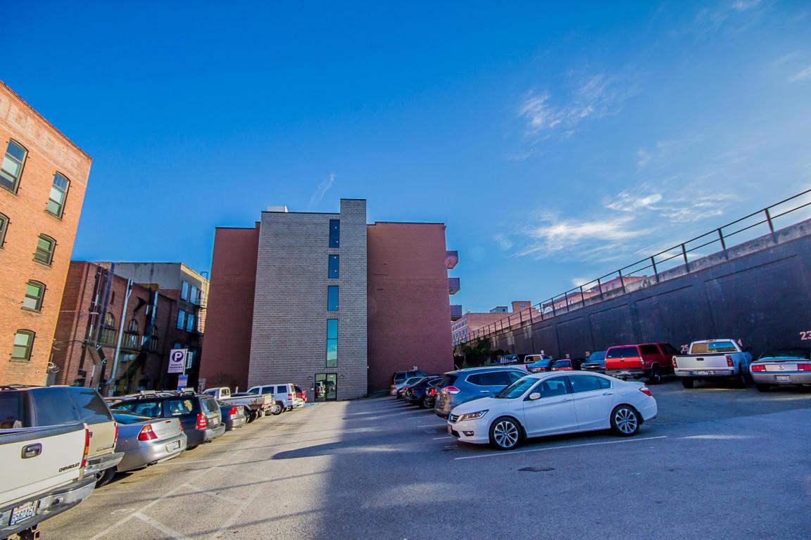 1016 Railroad Ave - Photo 1