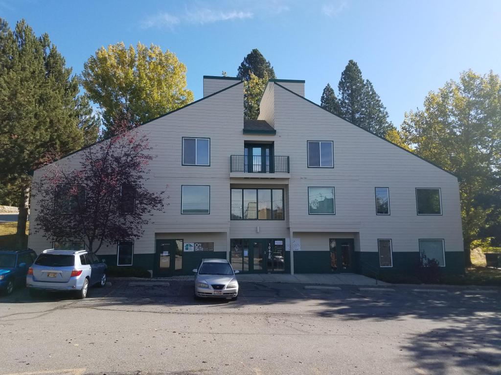1042 Mill Ave - Photo 1