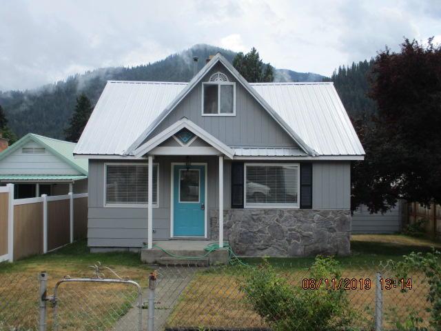 109 3rd St - Photo 1