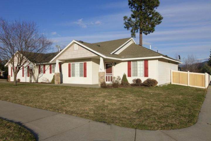 1488 Benjamin Ave - Photo 1
