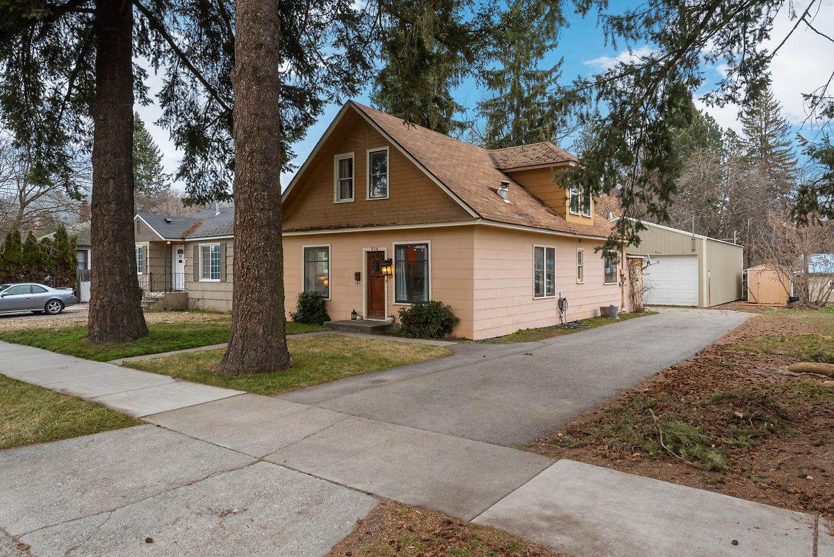 914 15TH St - Photo 1