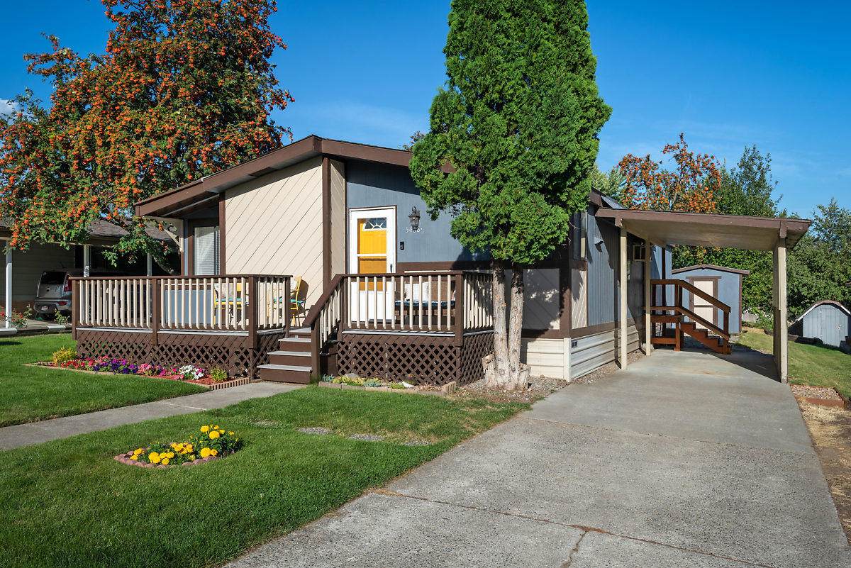 5468 Stuart St - Photo 1
