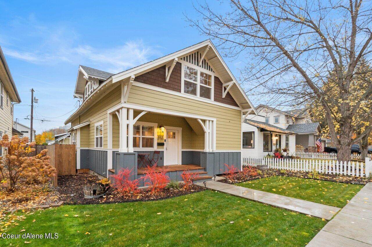 312 15TH St - Photo 1