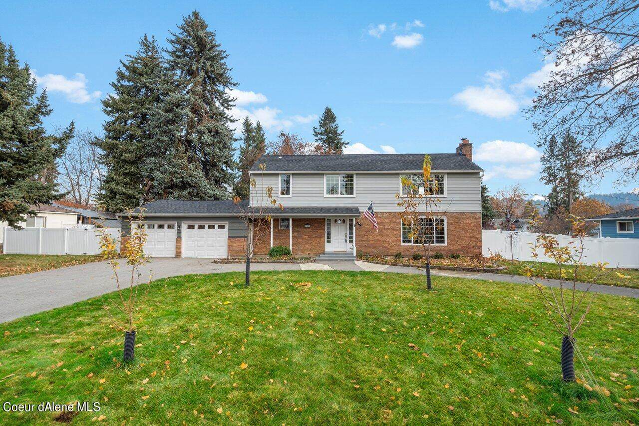 414 17TH St - Photo 1
