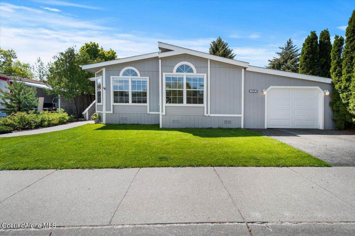 1990 Westminster Ave - Photo 1
