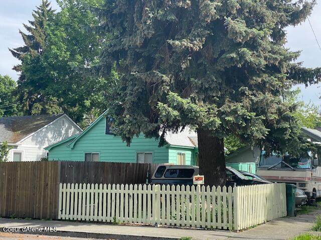 216 13TH St - Photo 1