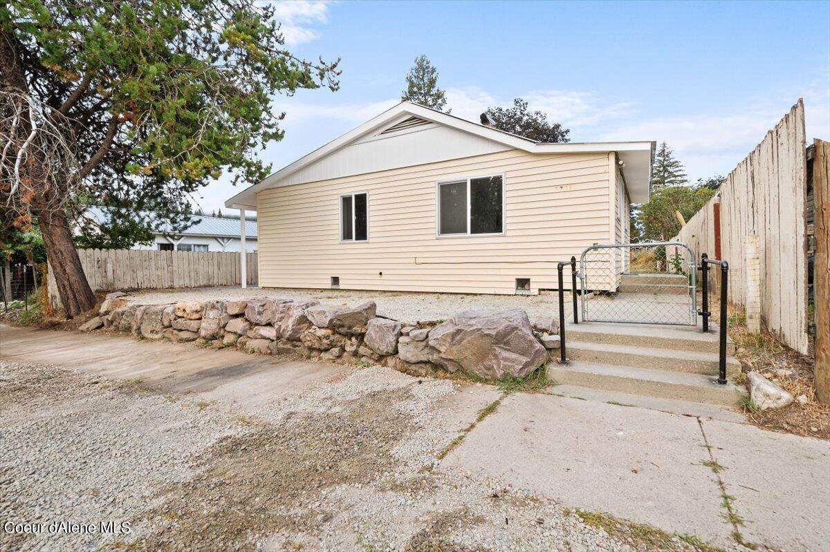 721 Union Ave - Photo 1