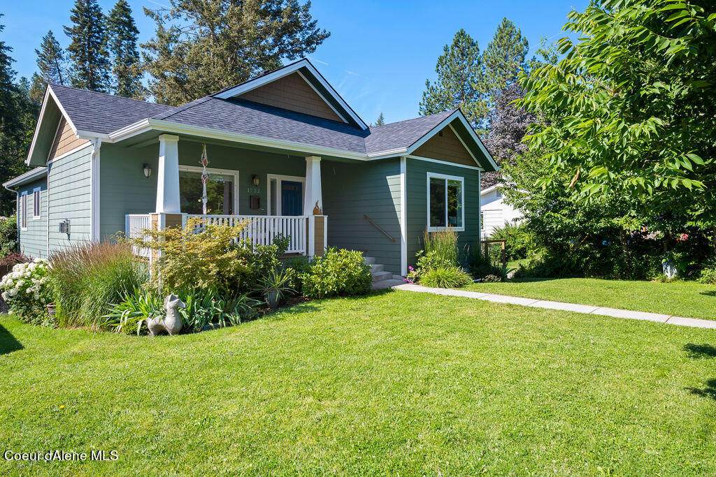 1722 Young Ave - Photo 1