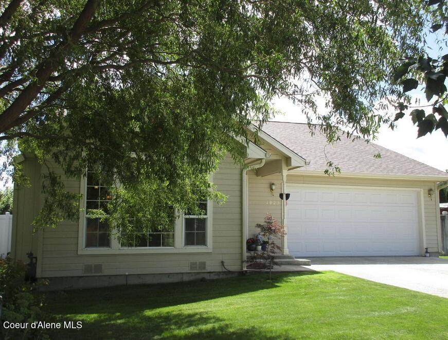 1920 Canfield Ave - Photo 1