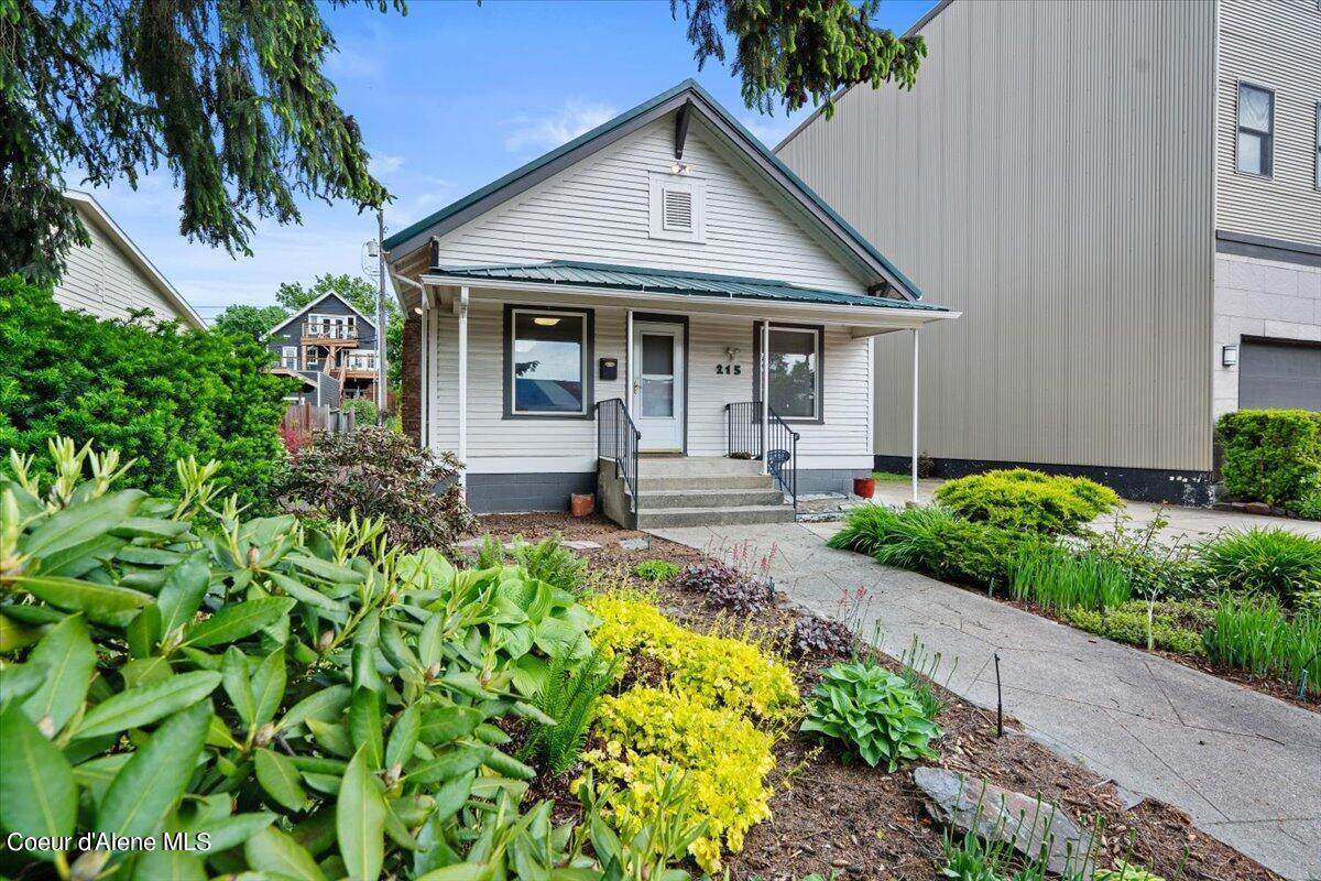 215 Wallace Ave - Photo 1
