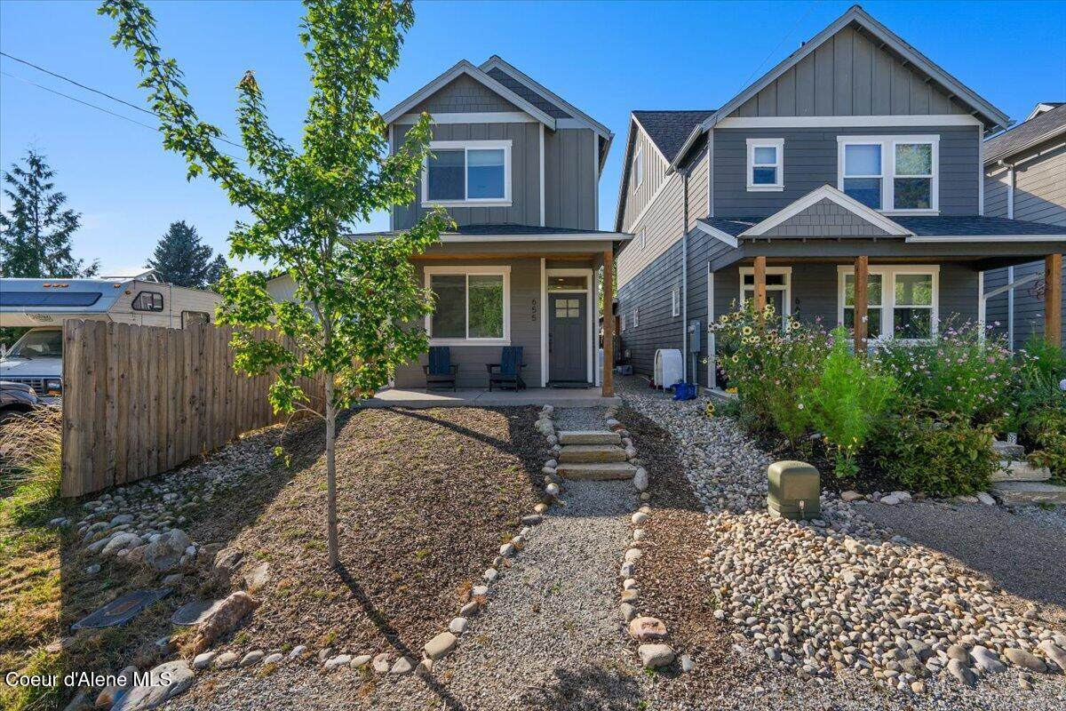 655 Oak Ave - Photo 1