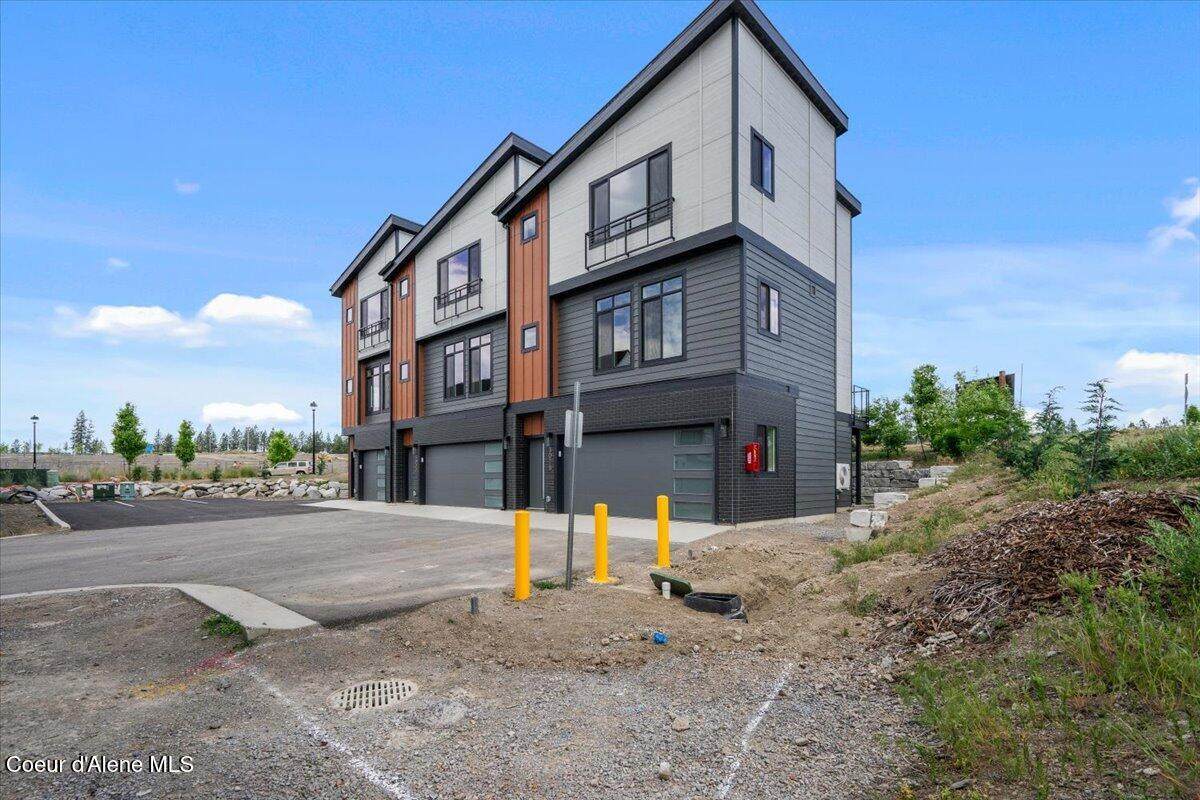 3026 Suzanne C - Photo 1