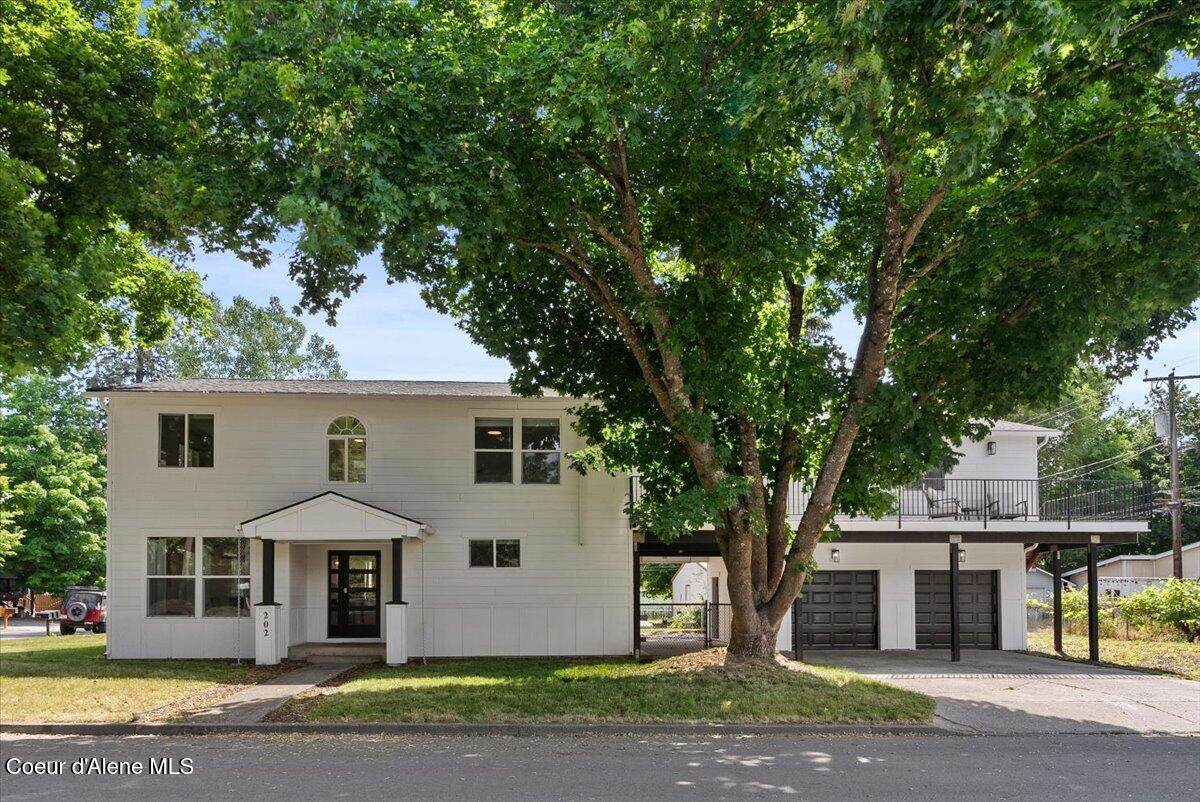 202 18TH St - Photo 1