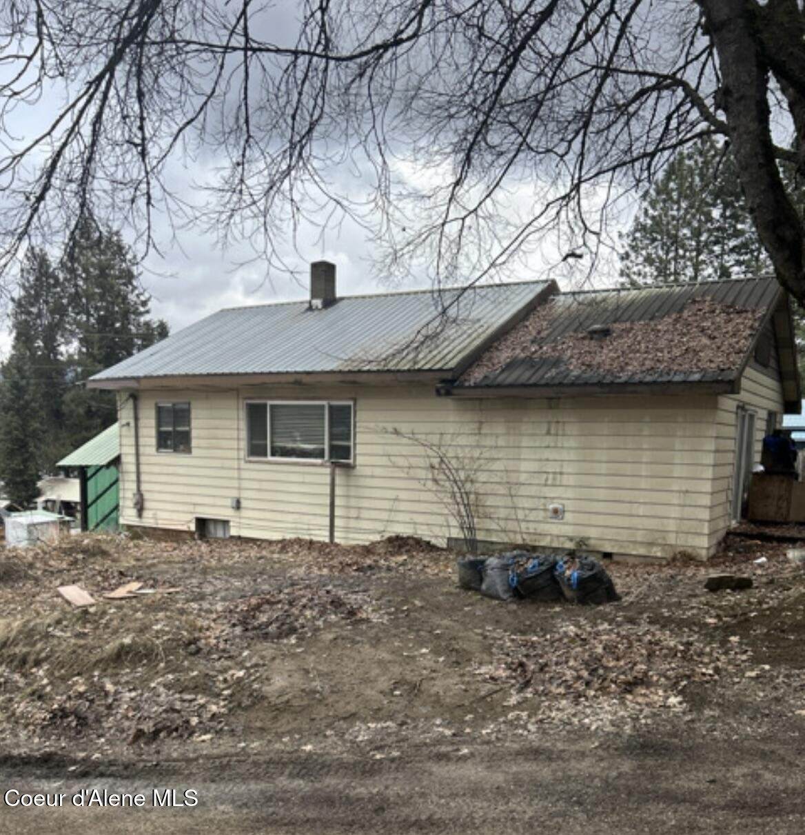 629 Marian St - Photo 1