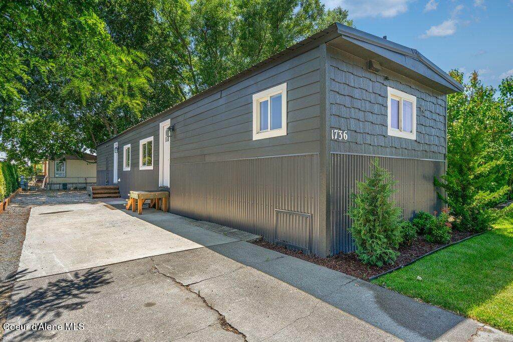 1736 Marlborough Ave - Photo 1