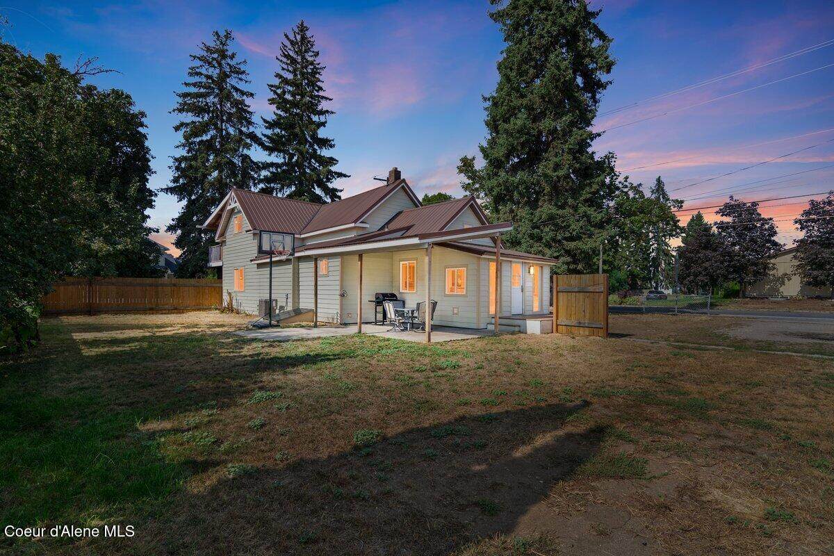 1152 7TH St - Photo 1