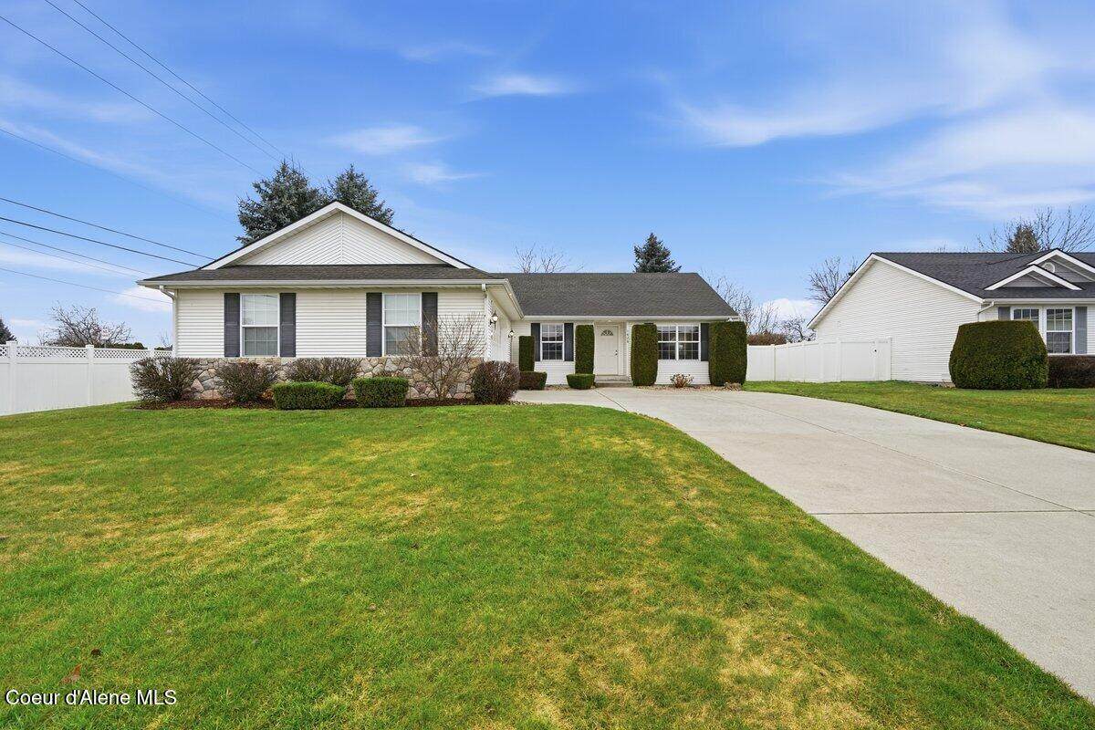 1628 Cardinal Ave - Photo 1