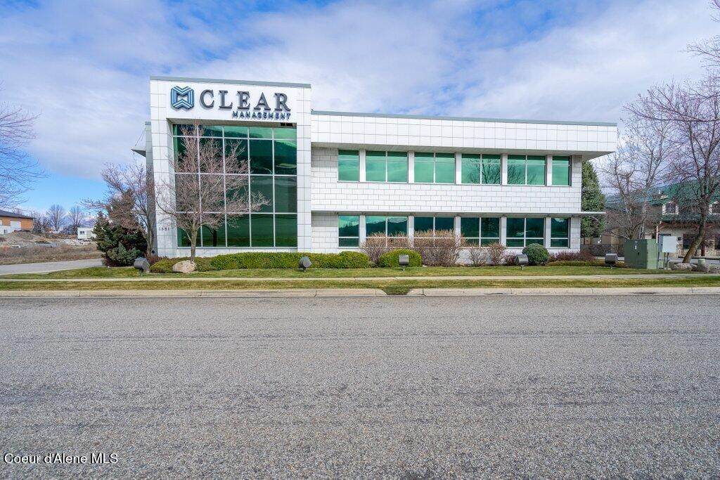 1581 Edmondton Ave - Photo 1