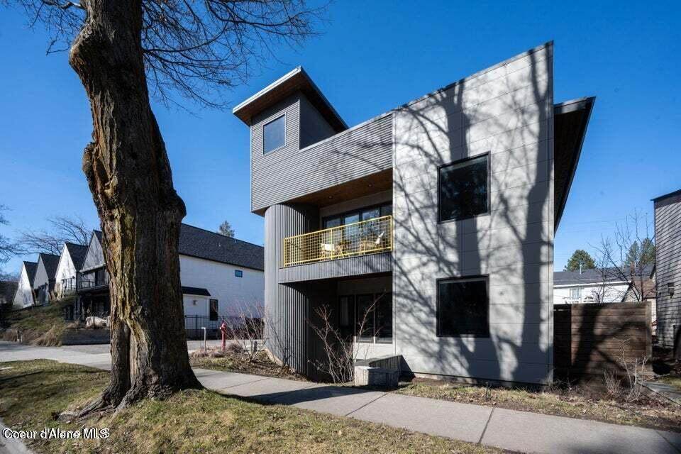 915 Sherman Ave - Photo 1