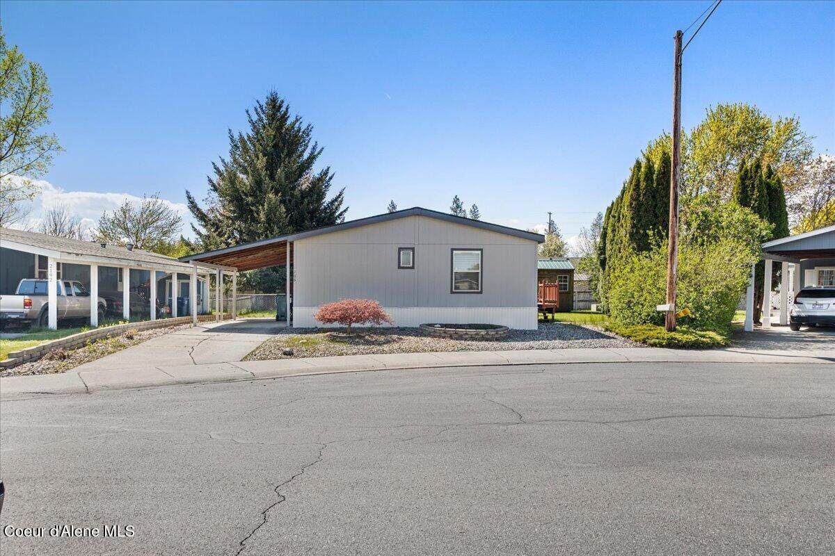 2206 Oxford Cir - Photo 1