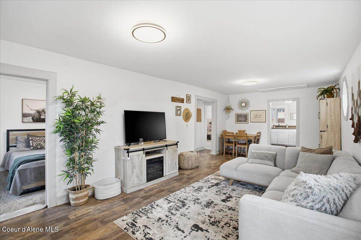 1204 Foster Ave - Photo 1