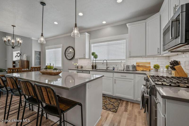 410 18th St - Photo 1