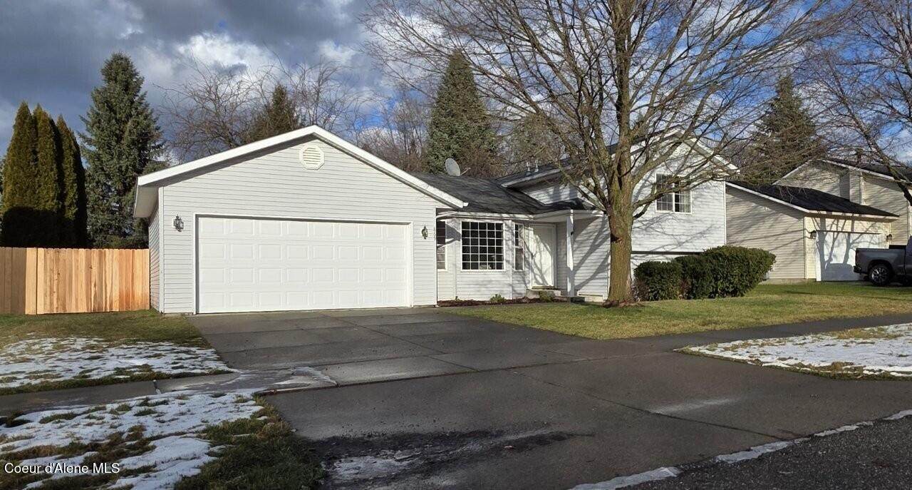869 Mustang Ave - Photo 1