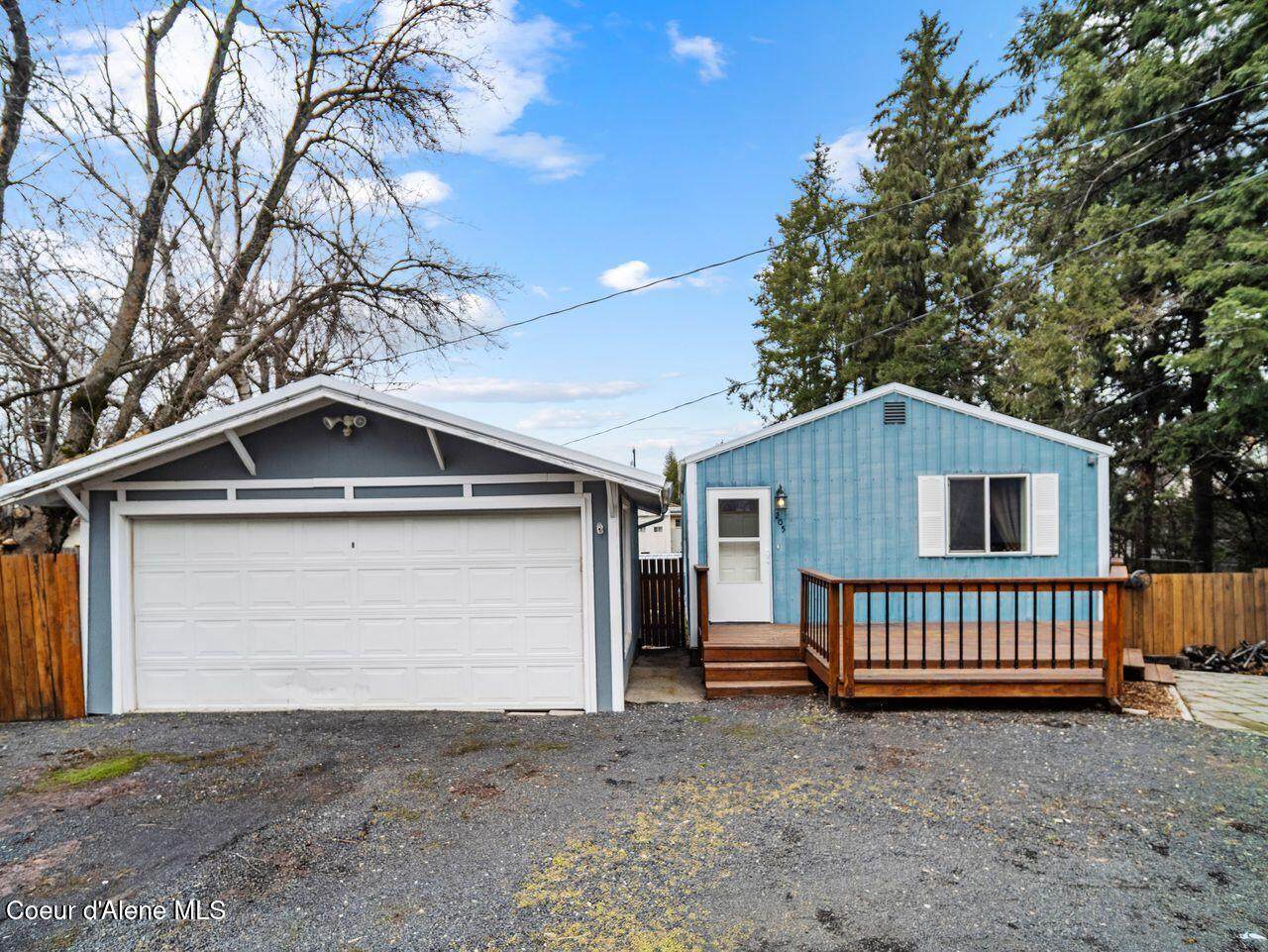 205 Brewster St - Photo 1