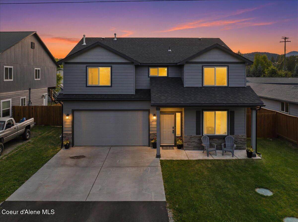 210 4th St - Photo 1