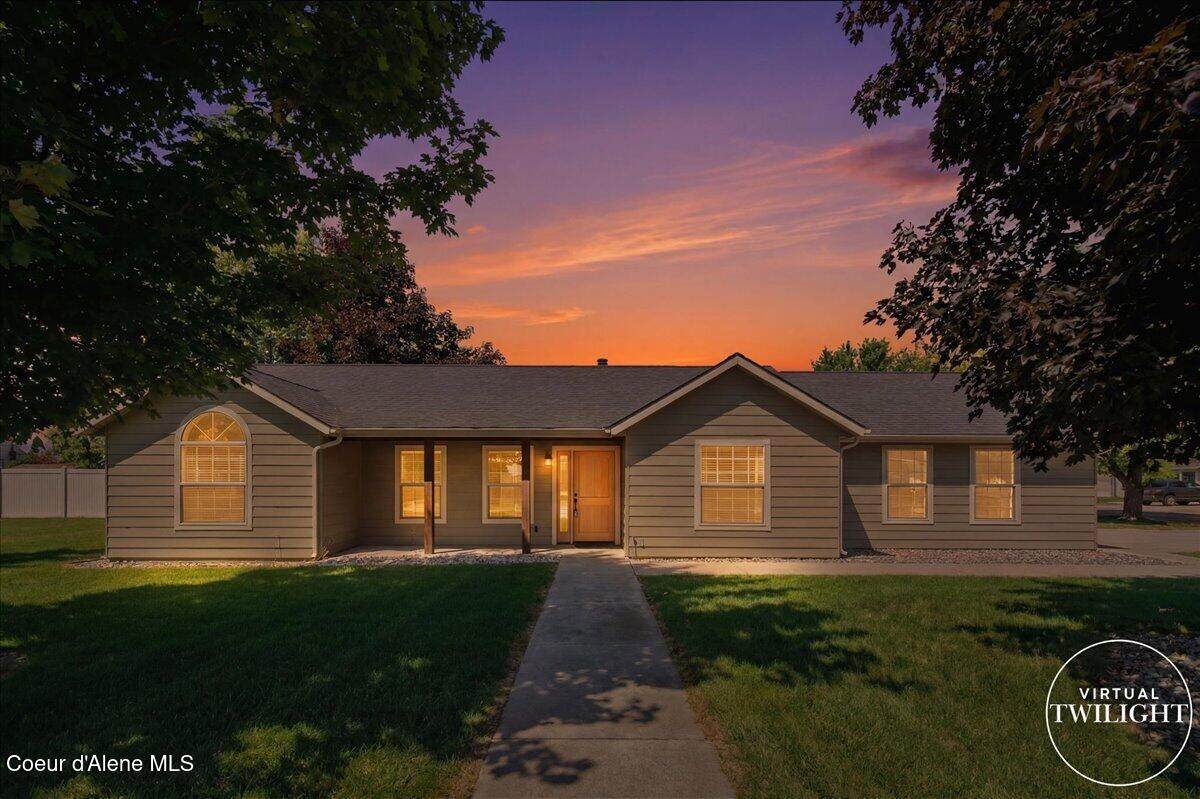 697 Honeysuckle Ave - Photo 1